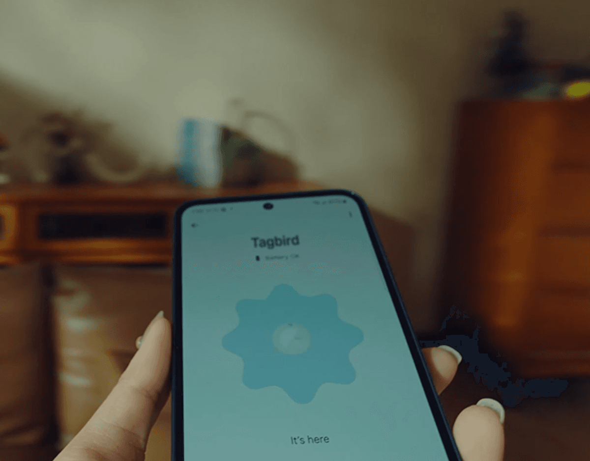 Aqiila Tagbird smart sporingsbrikke (itemfinder) med monteringsdeksel for Apple og Android à 1 stk